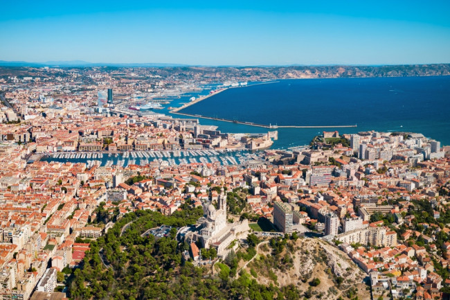 Far-right challenges Marseille leftist mayor in tight election race