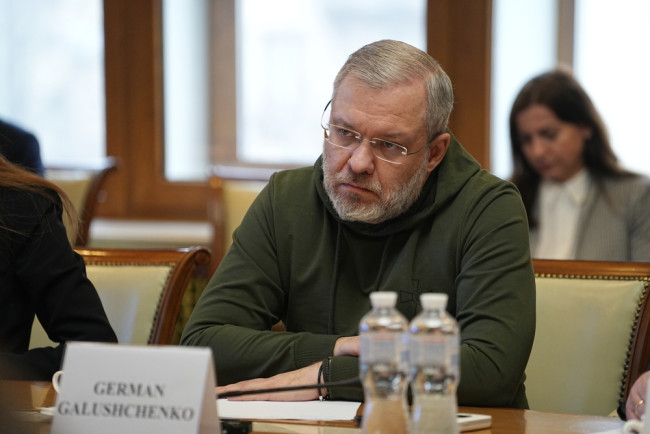 Ex-Ukraine energy minister detained while trying to leave country