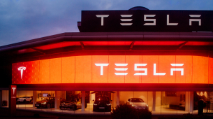 Musk falsely claims that Tesla FSD is 10 times safer than regular human driving