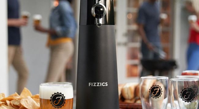 Fizzics Draftpour Beer Tap turns an ordinary beer into a nitro-style draft