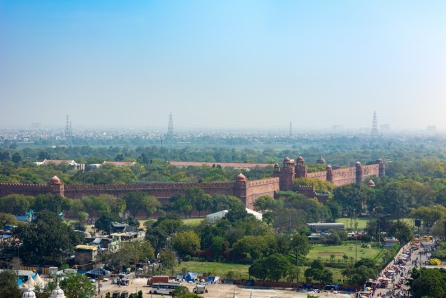 Eight killed in car explosion near Delhi's Red Fort