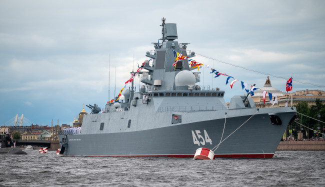 Did a Russian frigate fire warning shots in the English Channel?
