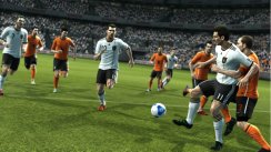 Control two players in PES 2012