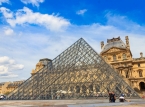 Louvre reopens three days after daylight heist