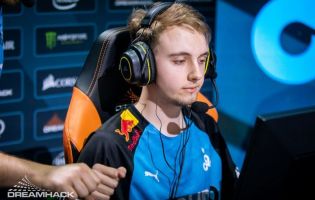 Cloud9 adds floppy to its Counter-Strike roster